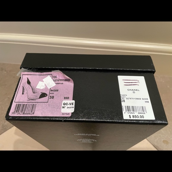Chanel heels. Never worn. - Picture 4 of 5